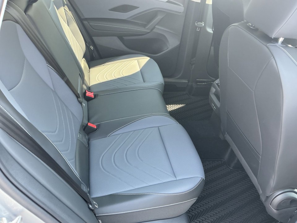 New 2026 Volkswagen Tiguan SE FWD image 29