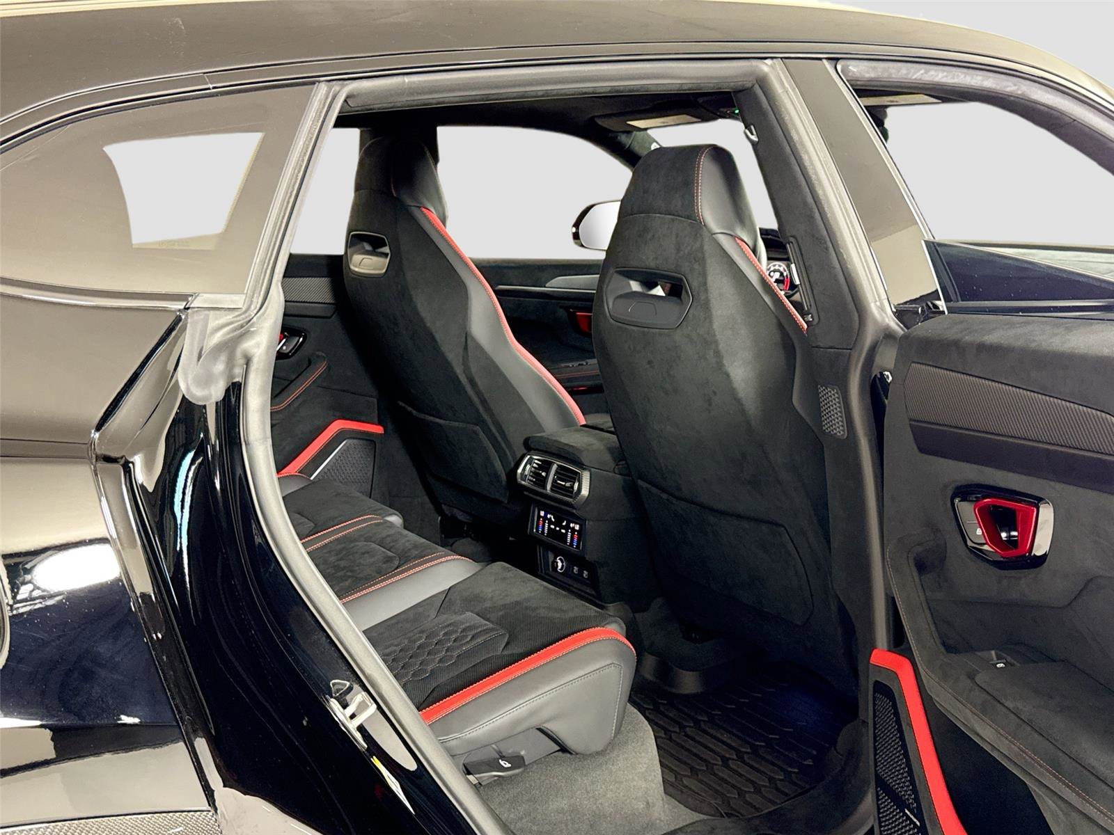 Used 2023 Lamborghini Urus Performante image 31