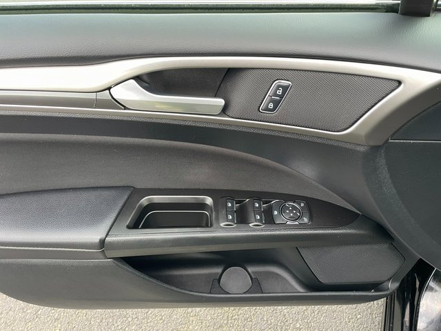 Used 2017 Ford Fusion SE w/ Equipment Group 201A image 13