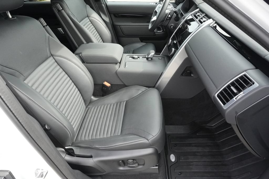 Used 2025 Land Rover Discovery S AWD/4WD image 23
