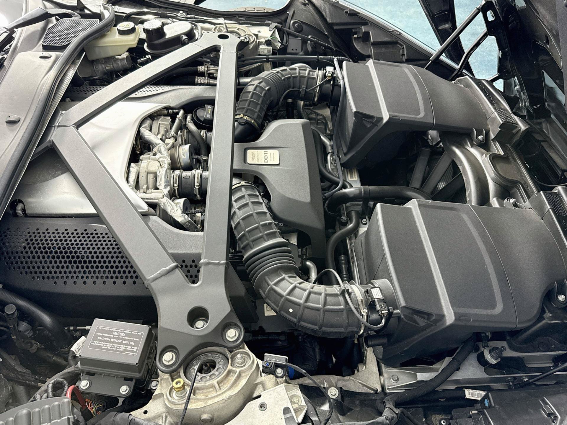Used 2020 Aston Martin DB11 Coupe RWD image 31