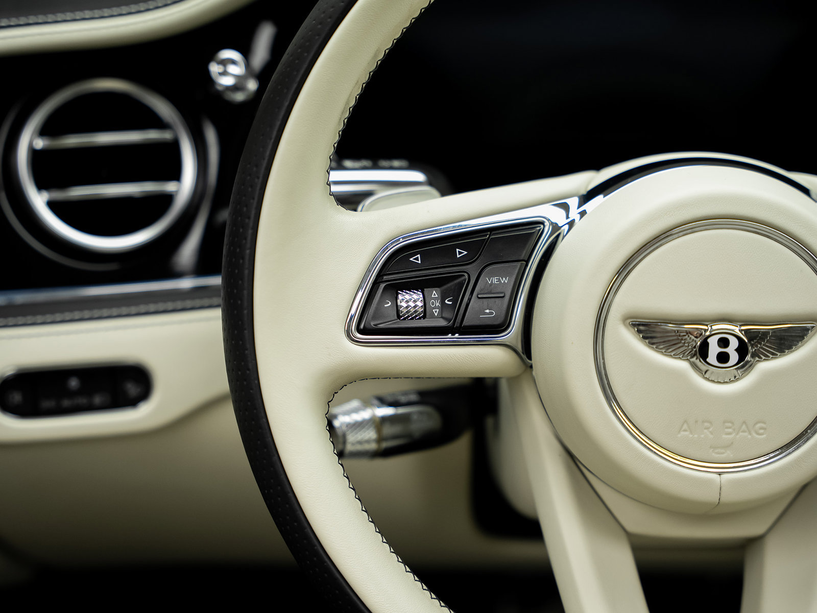 Used 2022 Bentley Flying Spur Plug-In Hybrid AWD/4WD image 42
