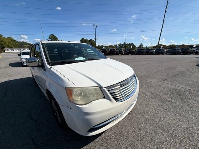 Used 2011 Chrysler Town & Country Limited FWD image 5