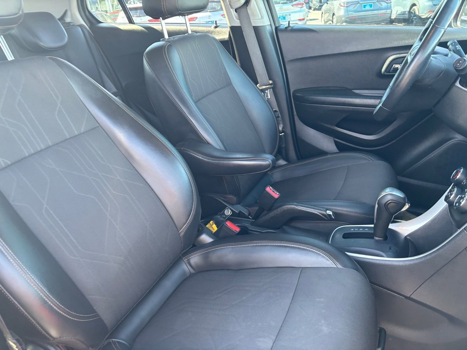 Used 2022 Chevrolet Trax LT w/ LT Convenience Package image 15