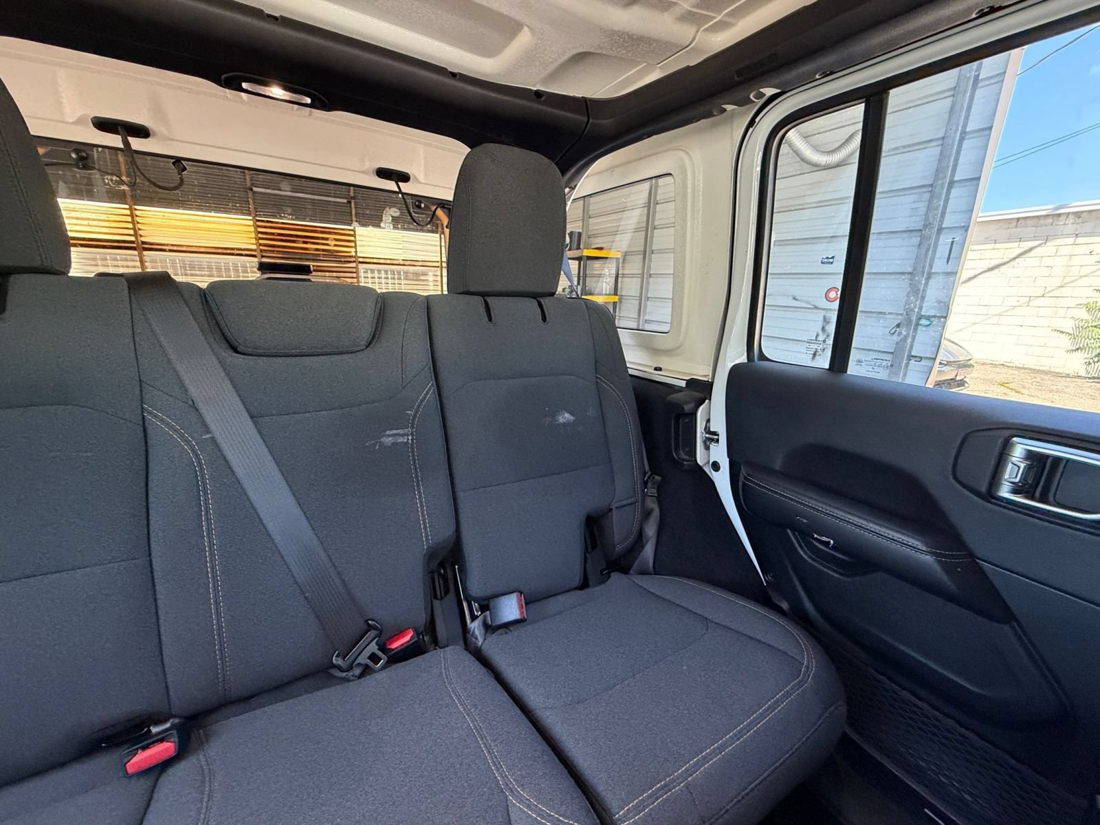 Used 2025 Jeep Wrangler Unlimited Sahara AWD/4WD image 37