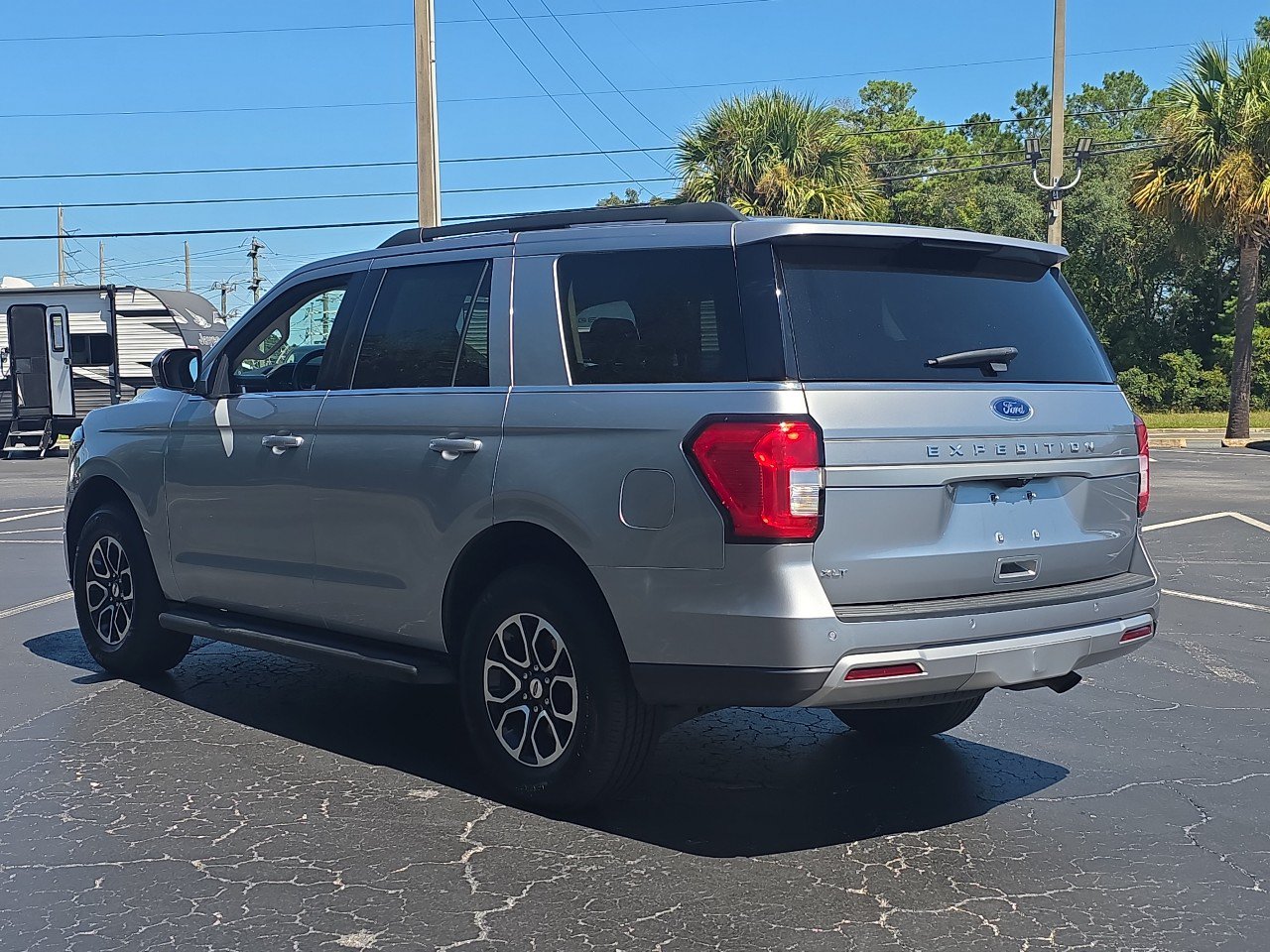 Used 2024 Ford Expedition XLT AWD/4WD image 13