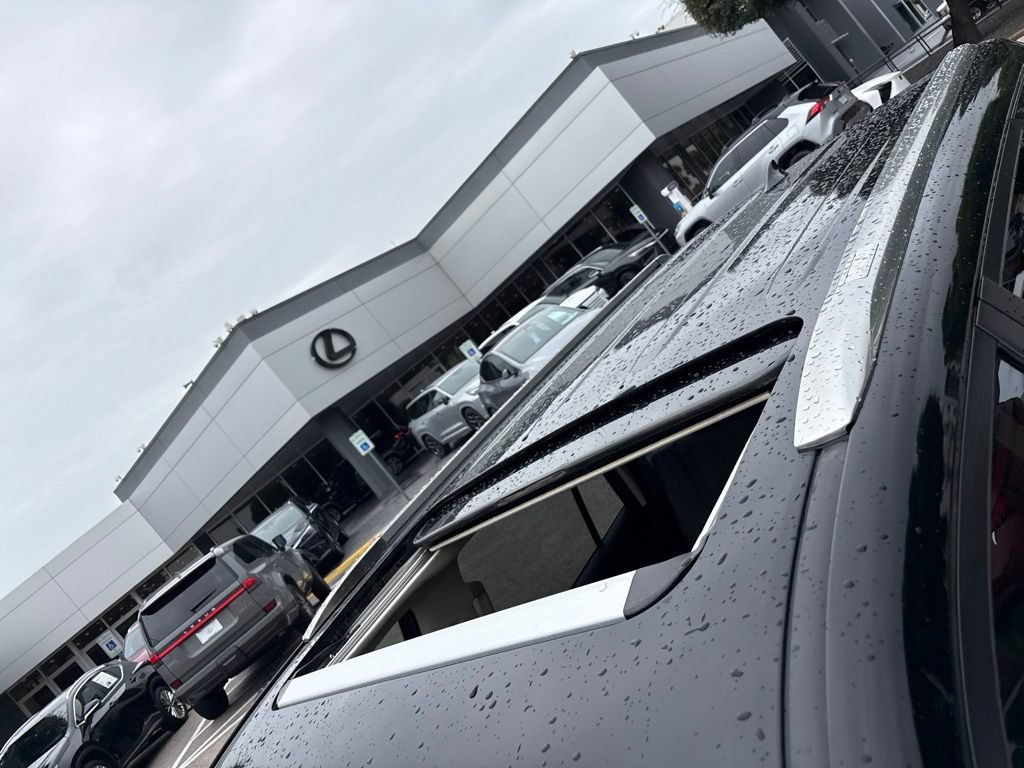 Certified 2022 Lexus GX 460 Luxury w/ Off Road Package AWD/4WD image 10