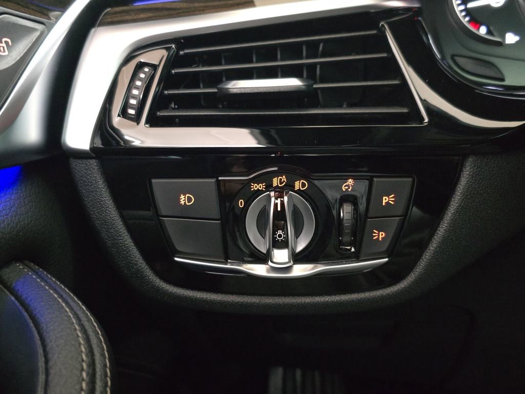 Used 2018 BMW 530e xDrive image 26