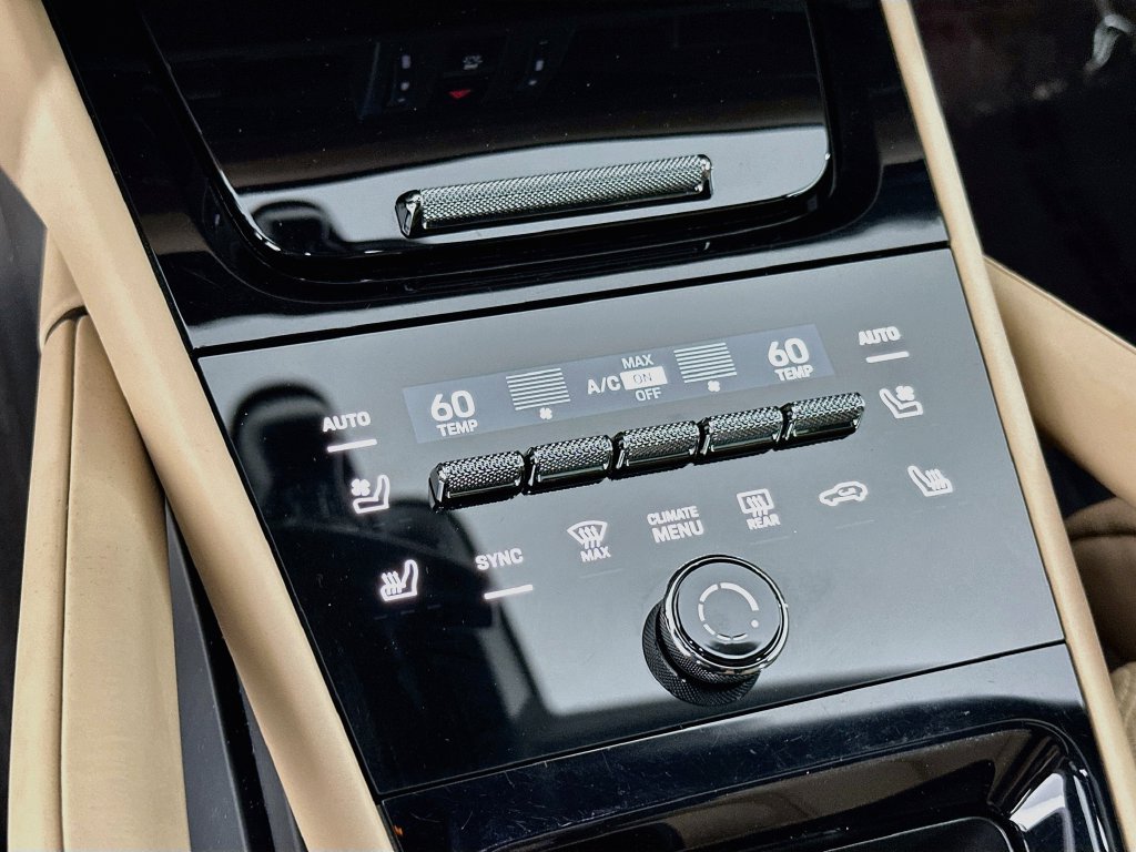 Certified 2024 Porsche Cayenne Coupe AWD/4WD image 17