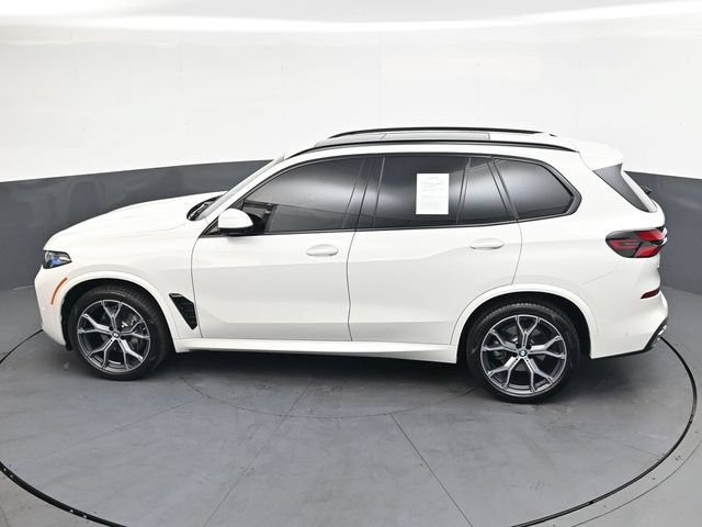 Used 2025 BMW X5 xDrive40i w/ M Sport Package AWD/4WD image 33