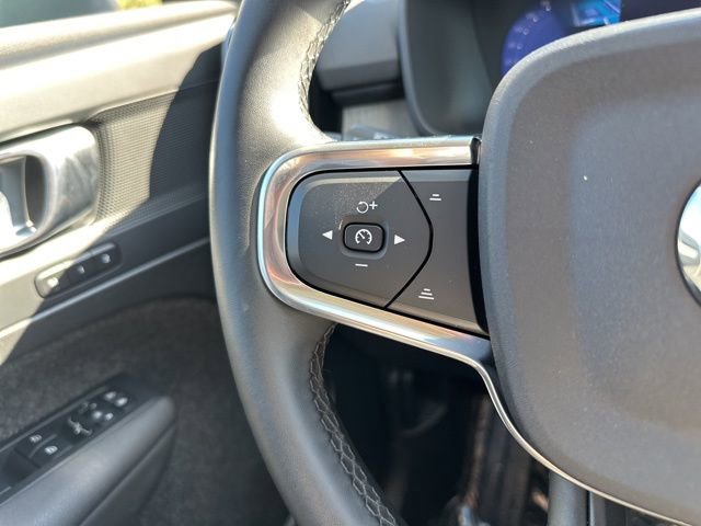 Certified 2025 Volvo XC40 B5 Core image 26