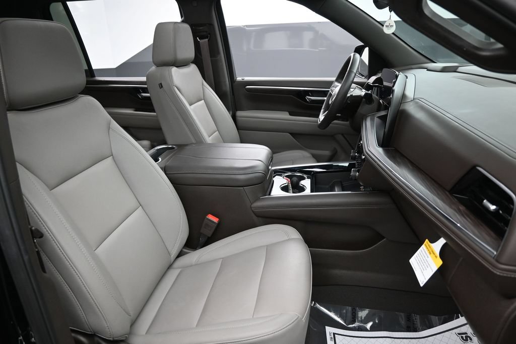 Used 2025 Chevrolet Suburban LT w/ Comfort Package AWD/4WD image 31