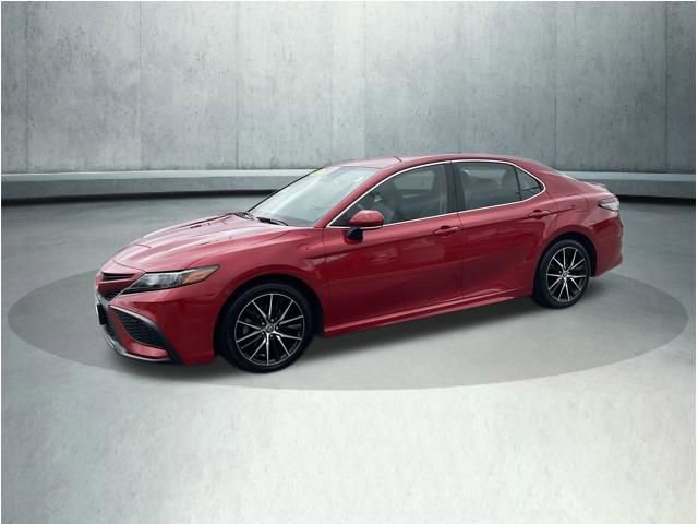 Used 2022 Toyota Camry SE w/ Cold Weather Package FWD image 3