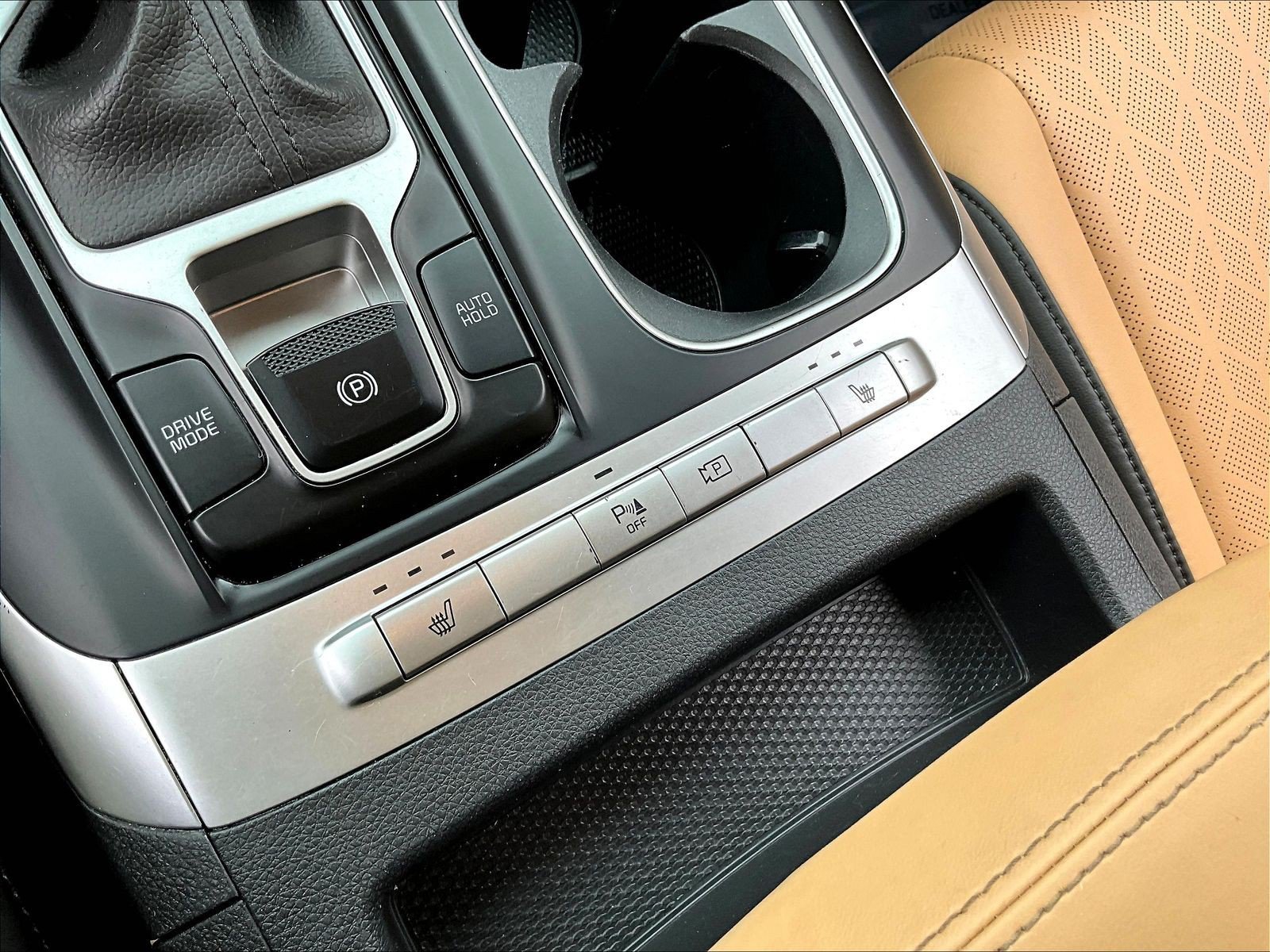 Used 2024 Kia Carnival LX FWD image 36