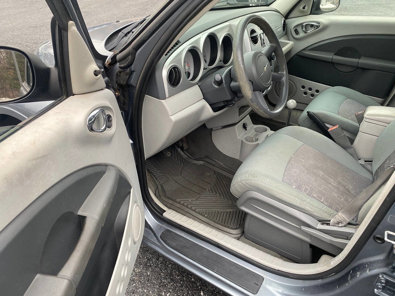 Used 2009 Chrysler PT Cruiser FWD image 13