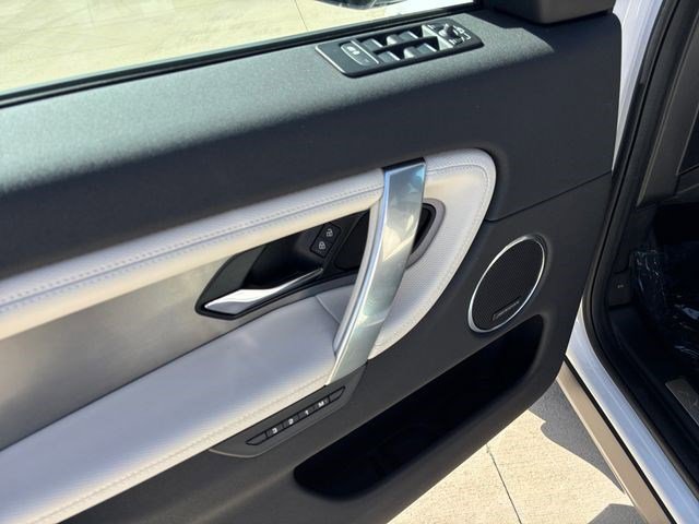 New 2026 Land Rover Discovery Sport Landmark image 12