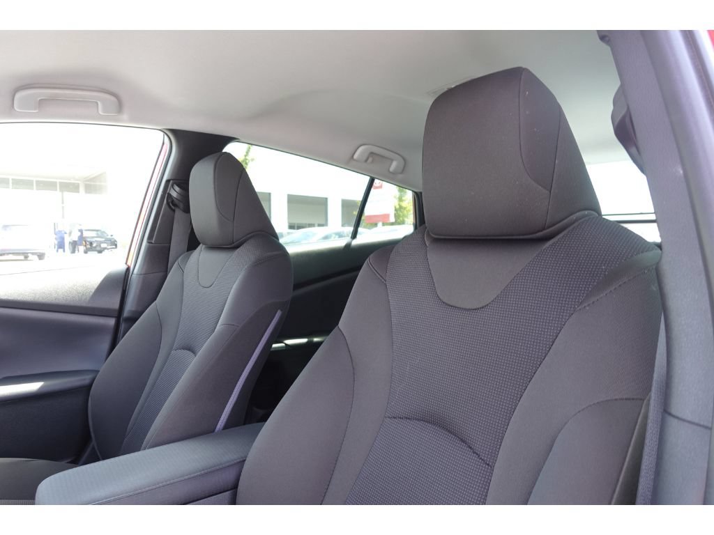Certified 2021 Toyota Prius L Eco FWD image 11
