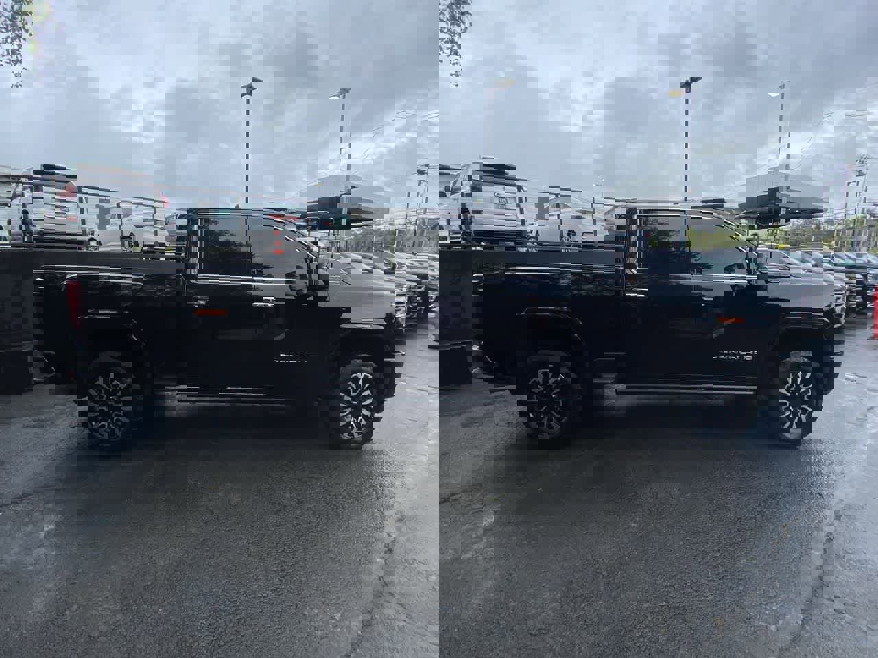 Used 2024 GMC Sierra 3500 Denali Ultimate AWD/4WD image 7