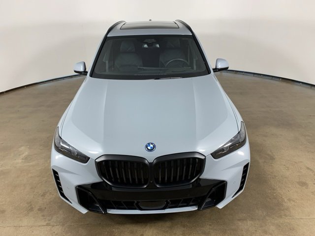 Used 2026 BMW X5 xDrive50e w/ M Sport Package image 3