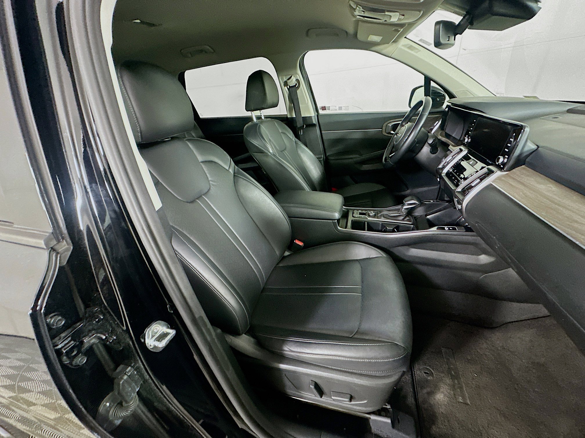 Used 2023 Kia Sorento EX image 32