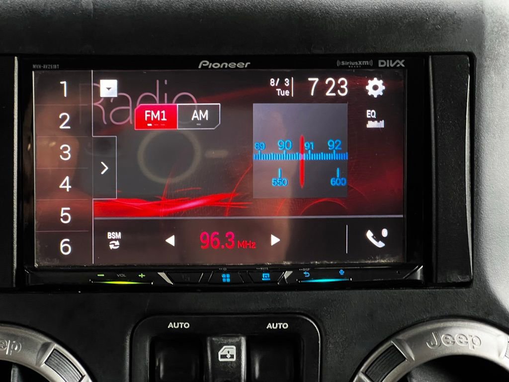 Used 2018 Jeep Wrangler Unlimited Sahara image 24