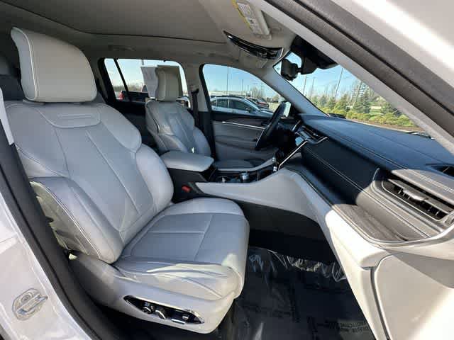 Used 2021 Jeep Grand Cherokee L Overland w/ Luxury Tech Group IV AWD/4WD image 26