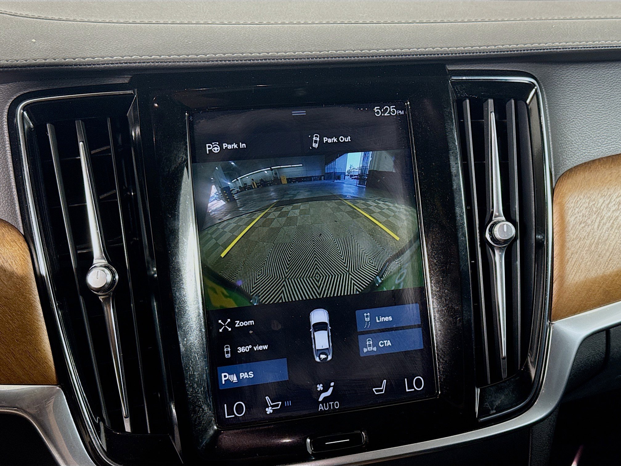 Used 2017 Volvo S90 T6 Inscription w/ Vision Package image 19