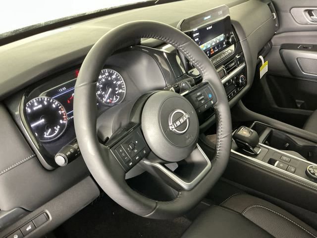 New 2025 Nissan Pathfinder SL image 9