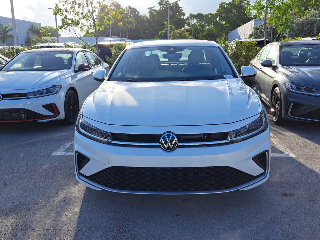 Used 2025 Volkswagen Jetta SE w/ Black Wheel Package image 2