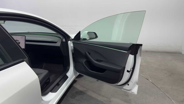 Used 2024 Tesla Model 3 Standard Range RWD image 9