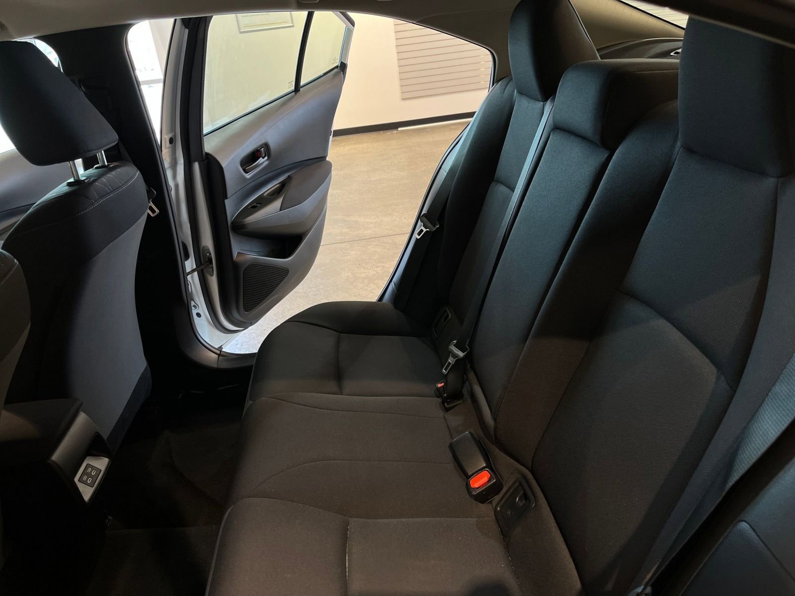 Used 2025 Toyota Corolla LE image 39