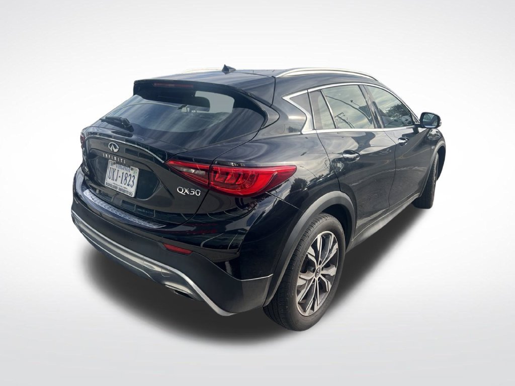 Used 2017 INFINITI QX30 Premium w/ Navigation Package AWD/4WD image 3