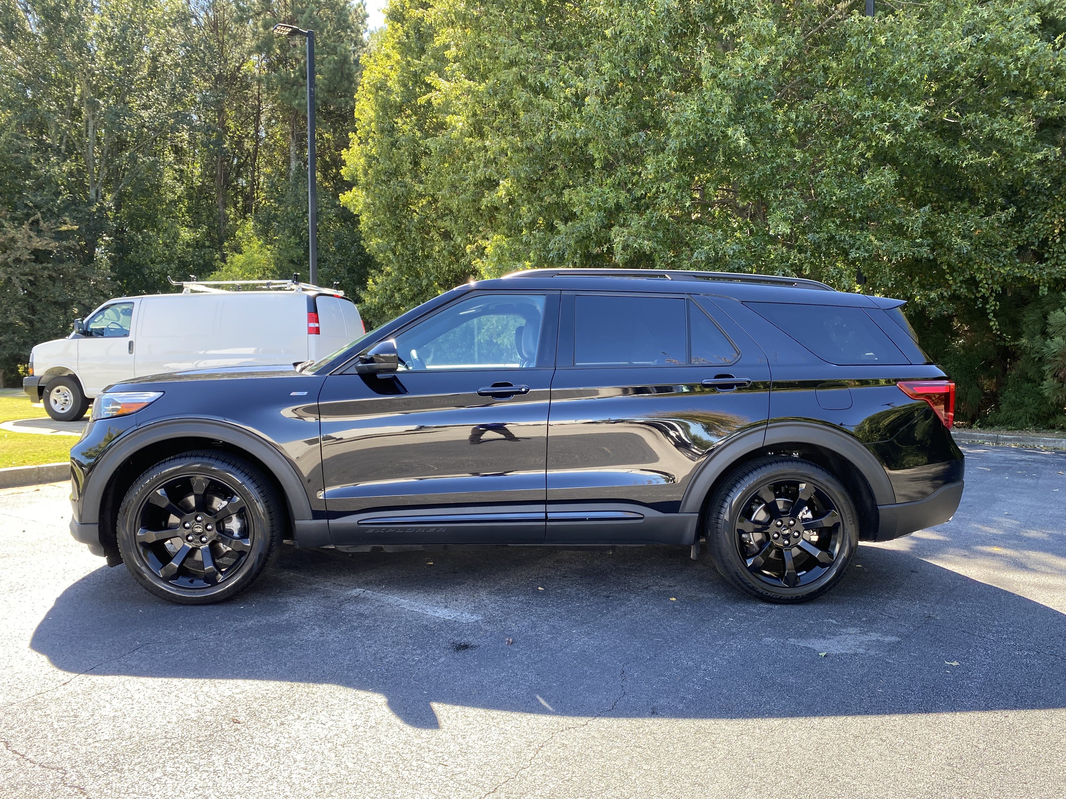 Used 2024 Ford Explorer ST-Line w/ Class IV Trailer Tow Package RWD image 6