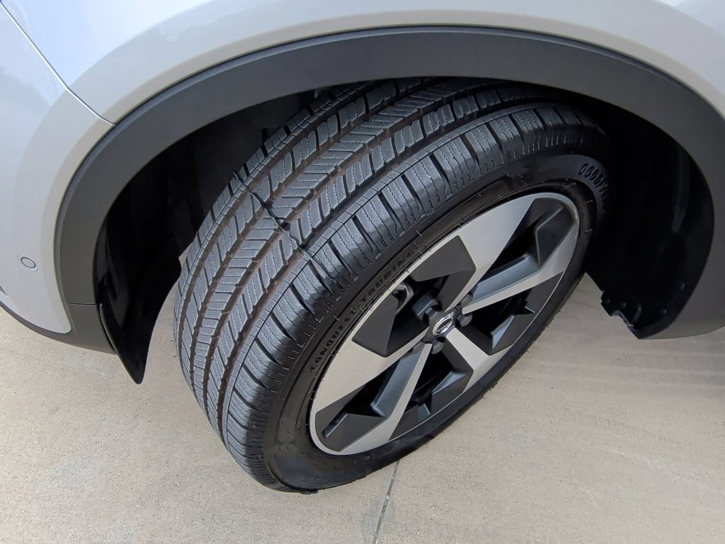 Used 2025 Volvo XC40 B5 Plus AWD/4WD image 46