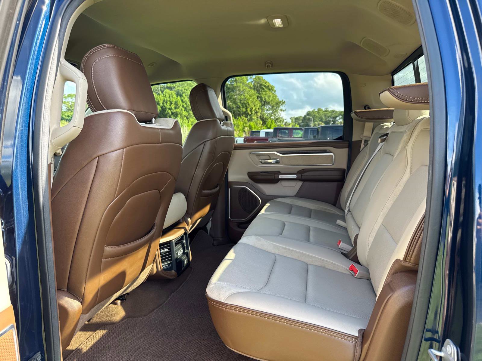 Used 2019 RAM 1500 Laramie AWD/4WD image 15