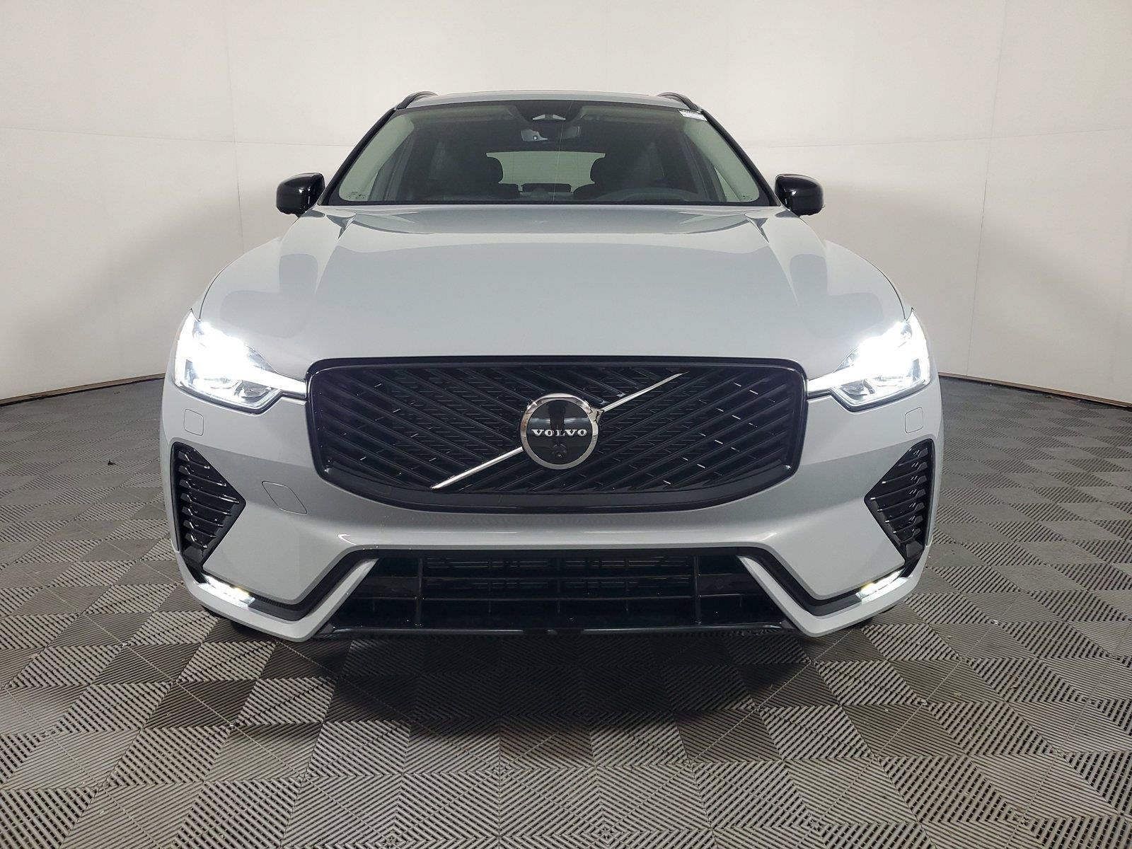 New 2027 Volvo XC60 B5 Ultra AWD/4WD image 2