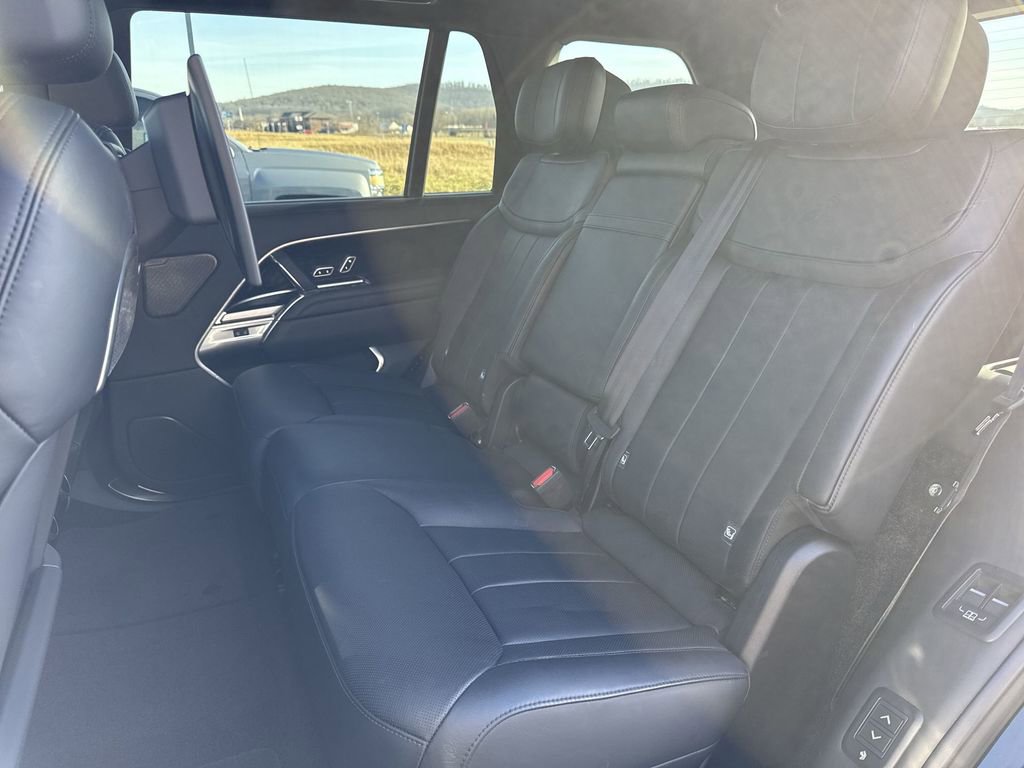 Used 2025 Land Rover Range Rover Long Wheelbase Autobiography image 23