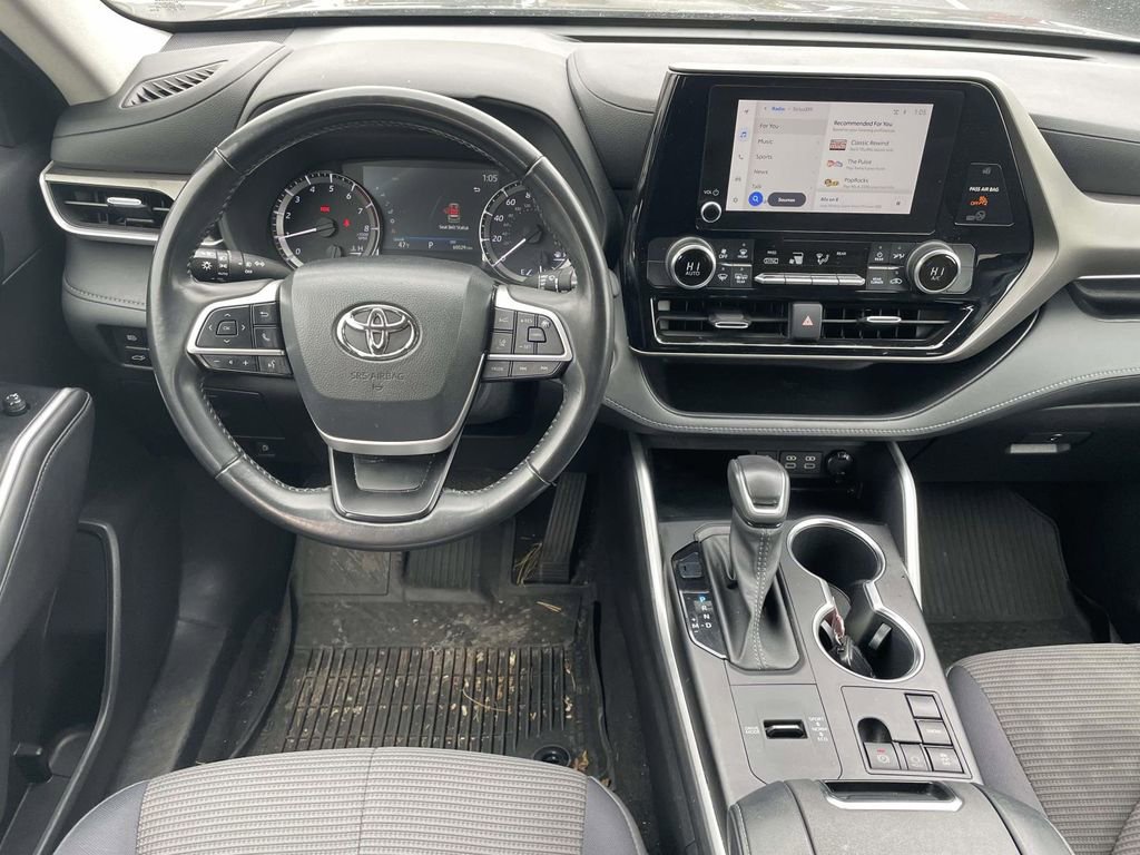 Used 2023 Toyota Highlander LE image 25