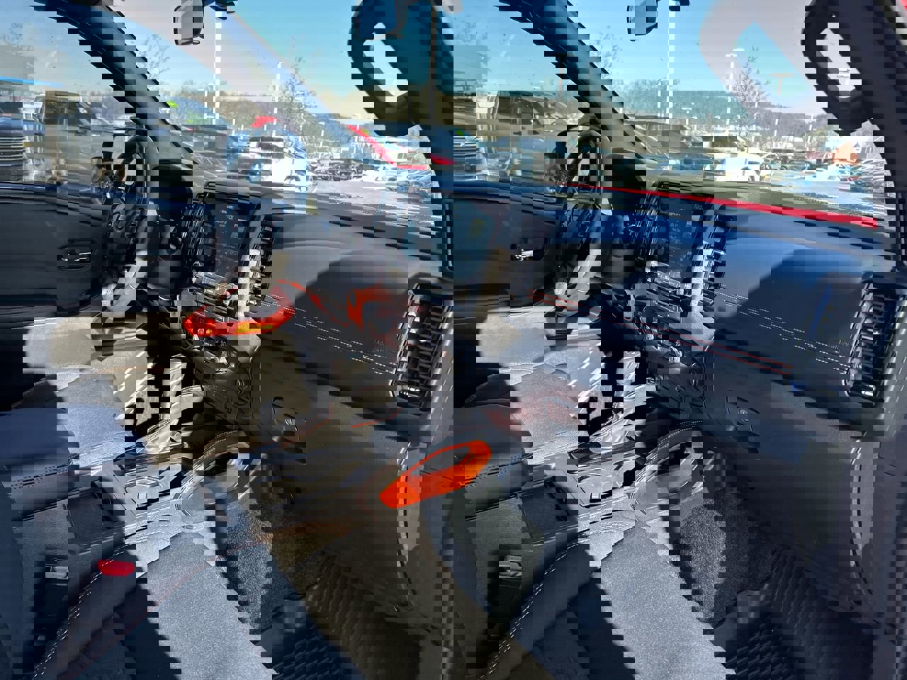 Used 2024 Nissan Frontier PRO-4X w/ Off-Road Protection Package image 16