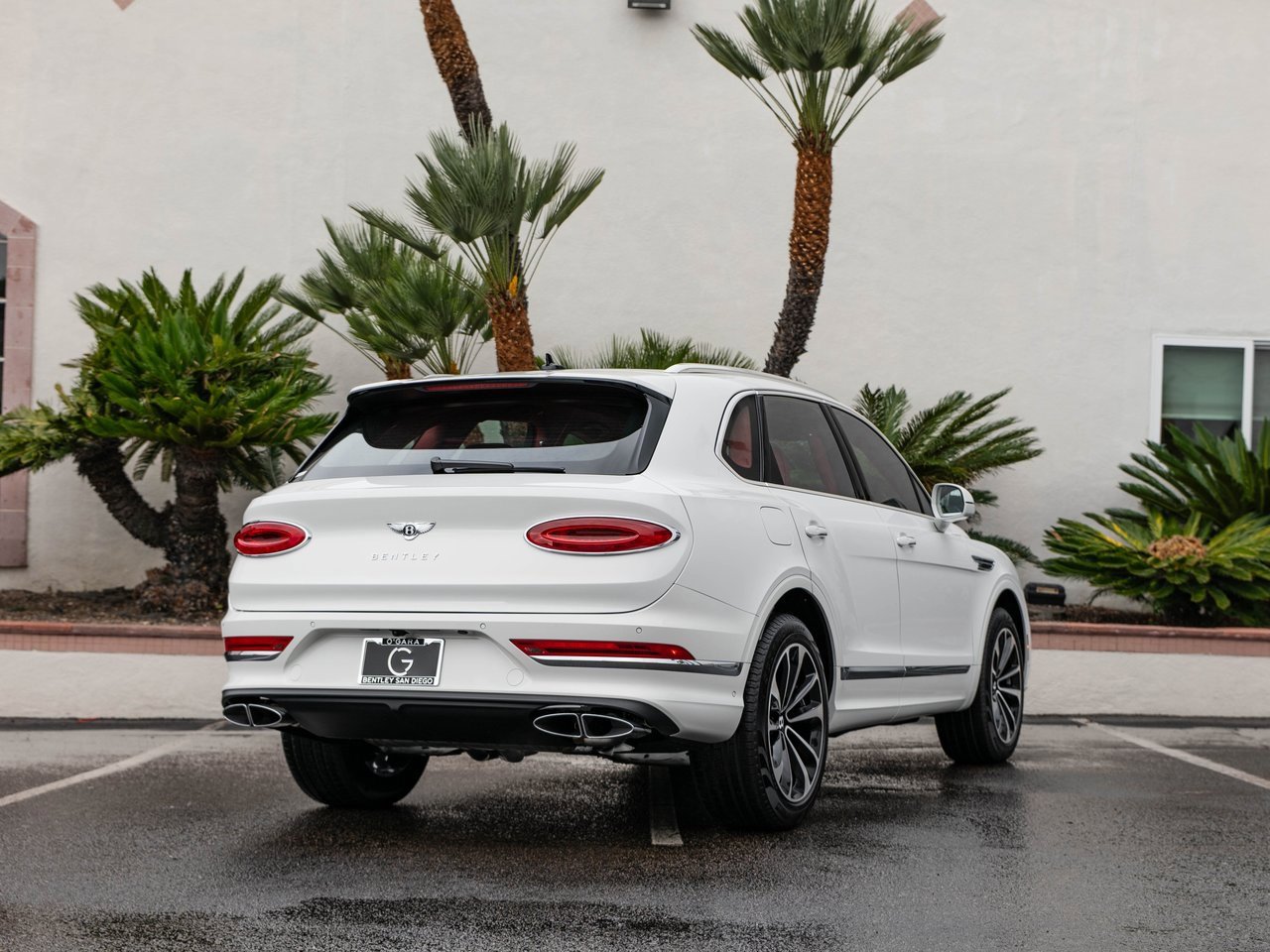 Used 2025 Bentley Bentayga V8 image 3