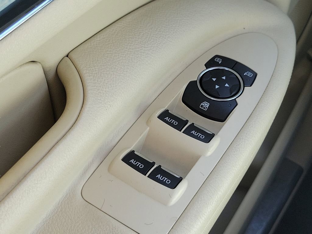 Used 2017 Lincoln MKT FWD image 24