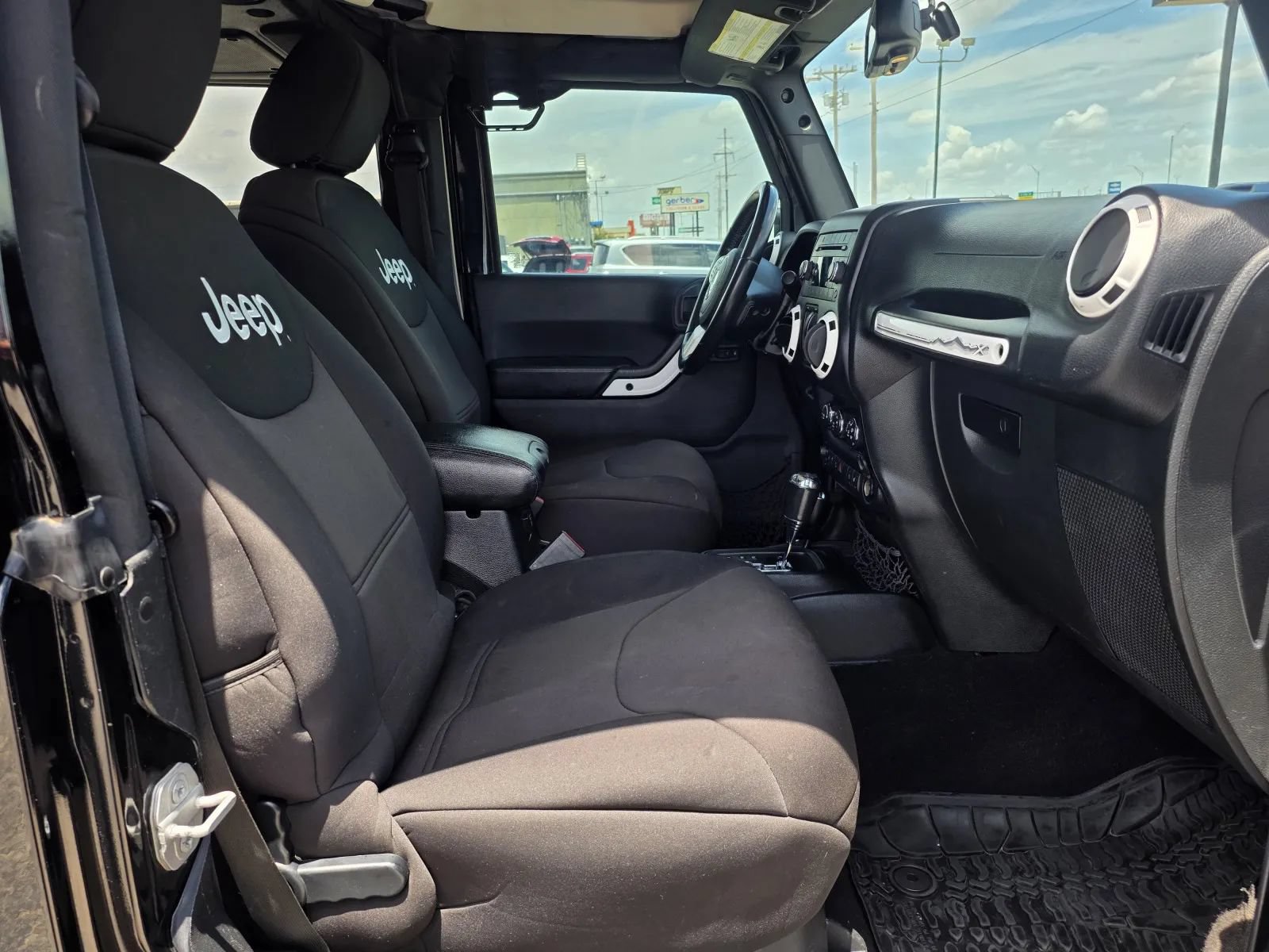 Used 2015 Jeep Wrangler Sahara AWD/4WD image 14