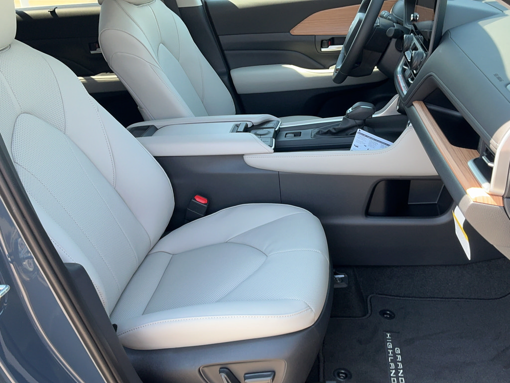 New 2026 Toyota Grand Highlander FWD image 16