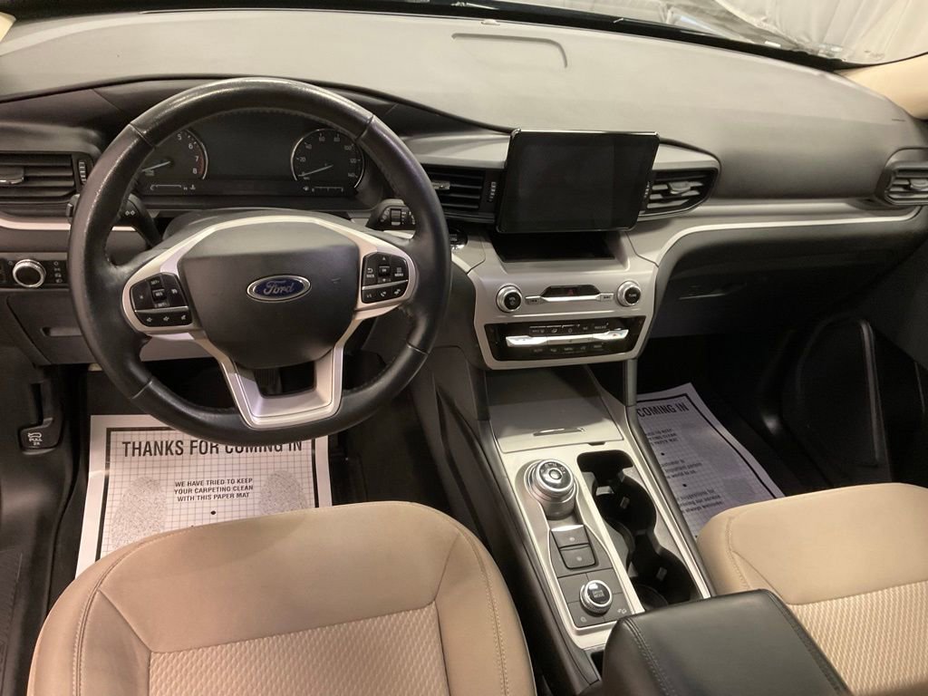 Used 2023 Ford Explorer XLT AWD/4WD image 30