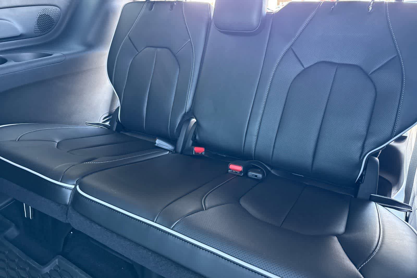 New 2026 Chrysler Pacifica Limited AWD/4WD image 15