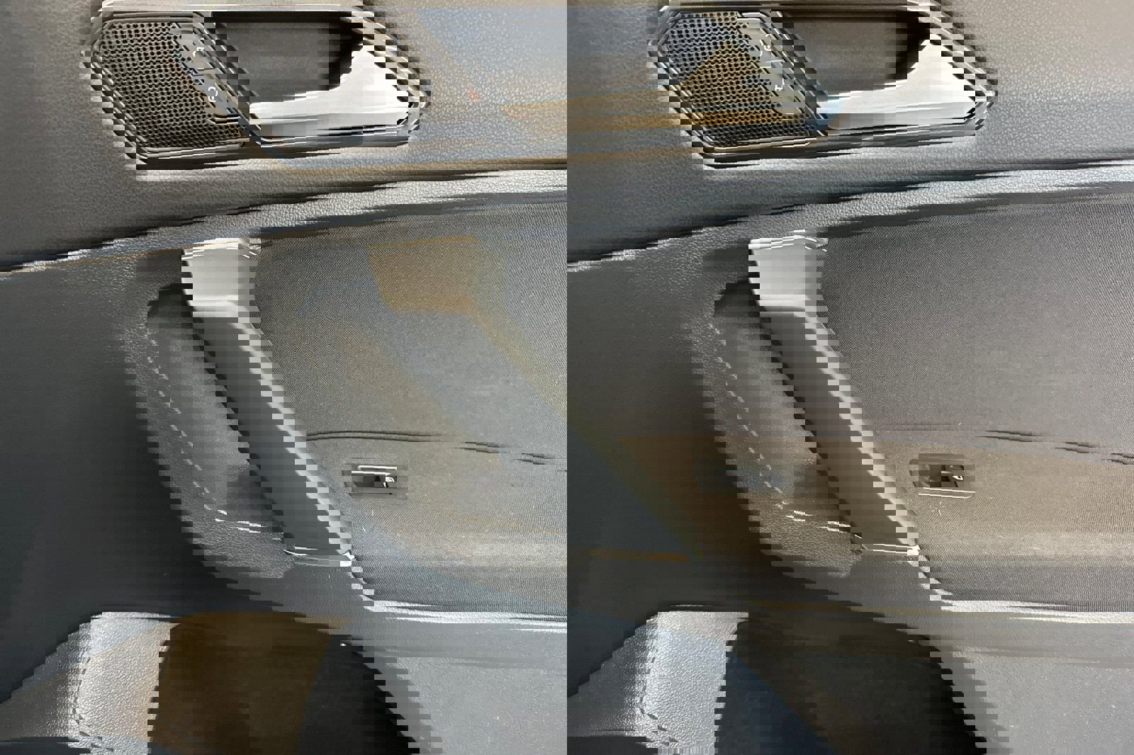 Used 2018 Volkswagen Tiguan S w/ 3rd Row Seat Package image 21