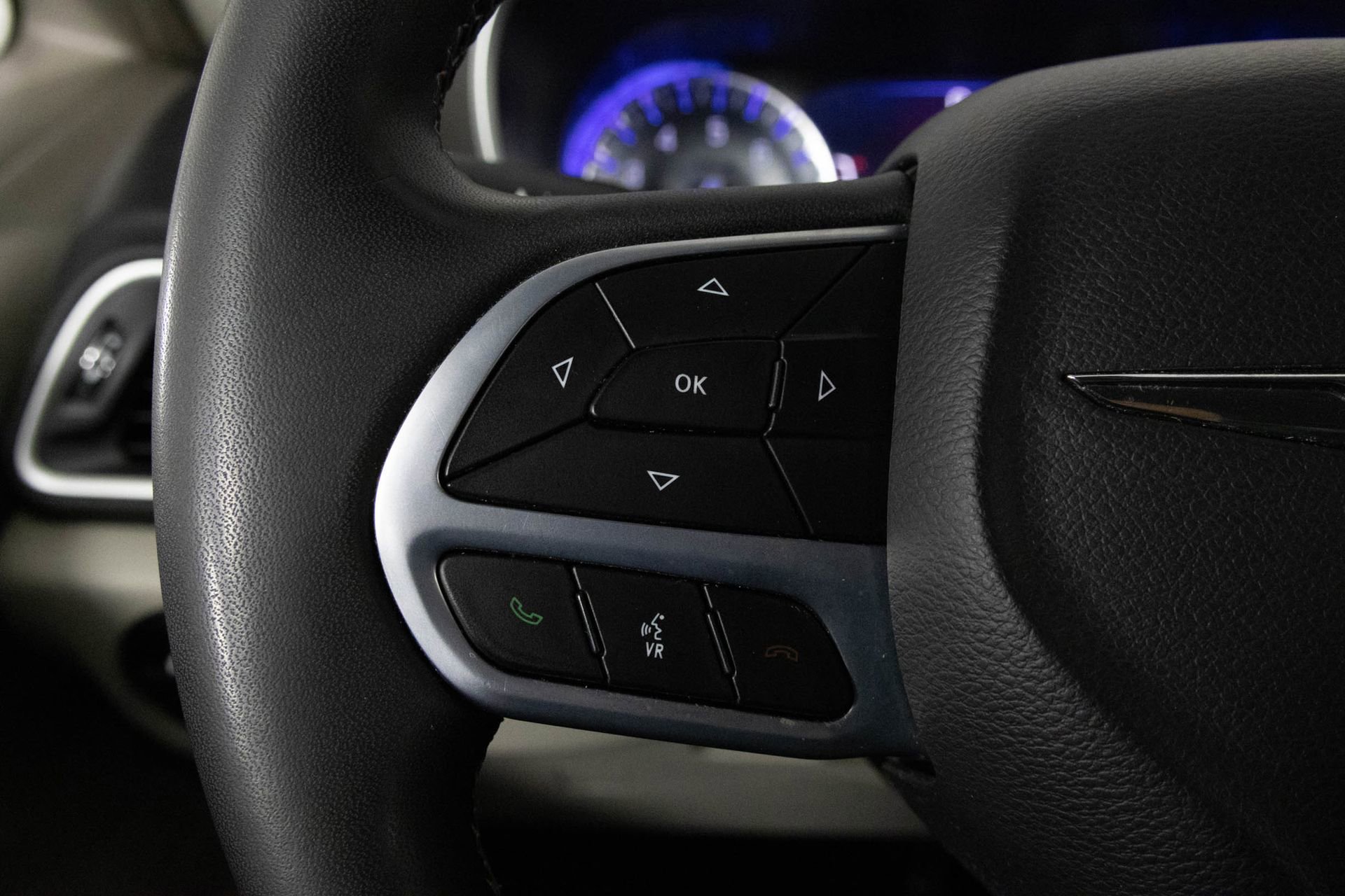 Used 2023 Chrysler Pacifica Touring-L image 26