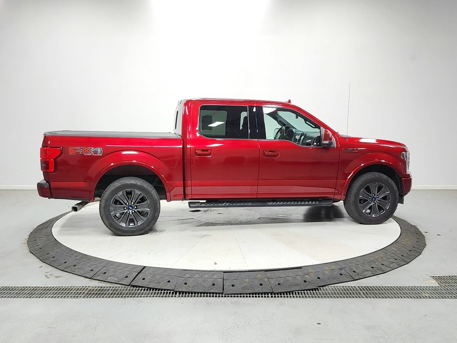 Used 2018 Ford F150 Lariat w/ Equipment Group 502A Luxury AWD/4WD image 9