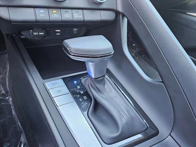 Used 2025 Hyundai Elantra SE FWD image 16