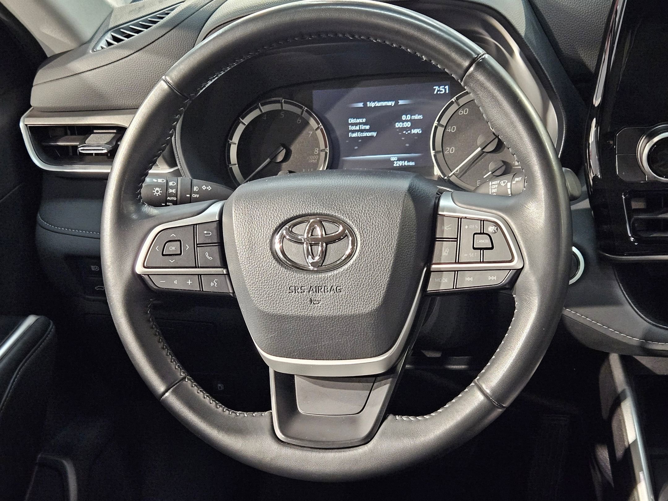 Certified 2025 Toyota Highlander LE FWD image 26